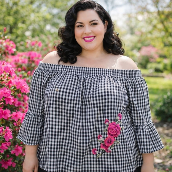 Iris Basic Tops - NWT IRIS BASIC Off the Shoulder Gingham Pink Floral Embroidered Top Juniors 3XL